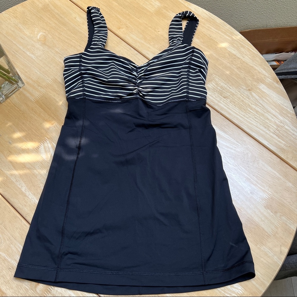 Lululemon Aria Tank II black & white, support bra tank size 6